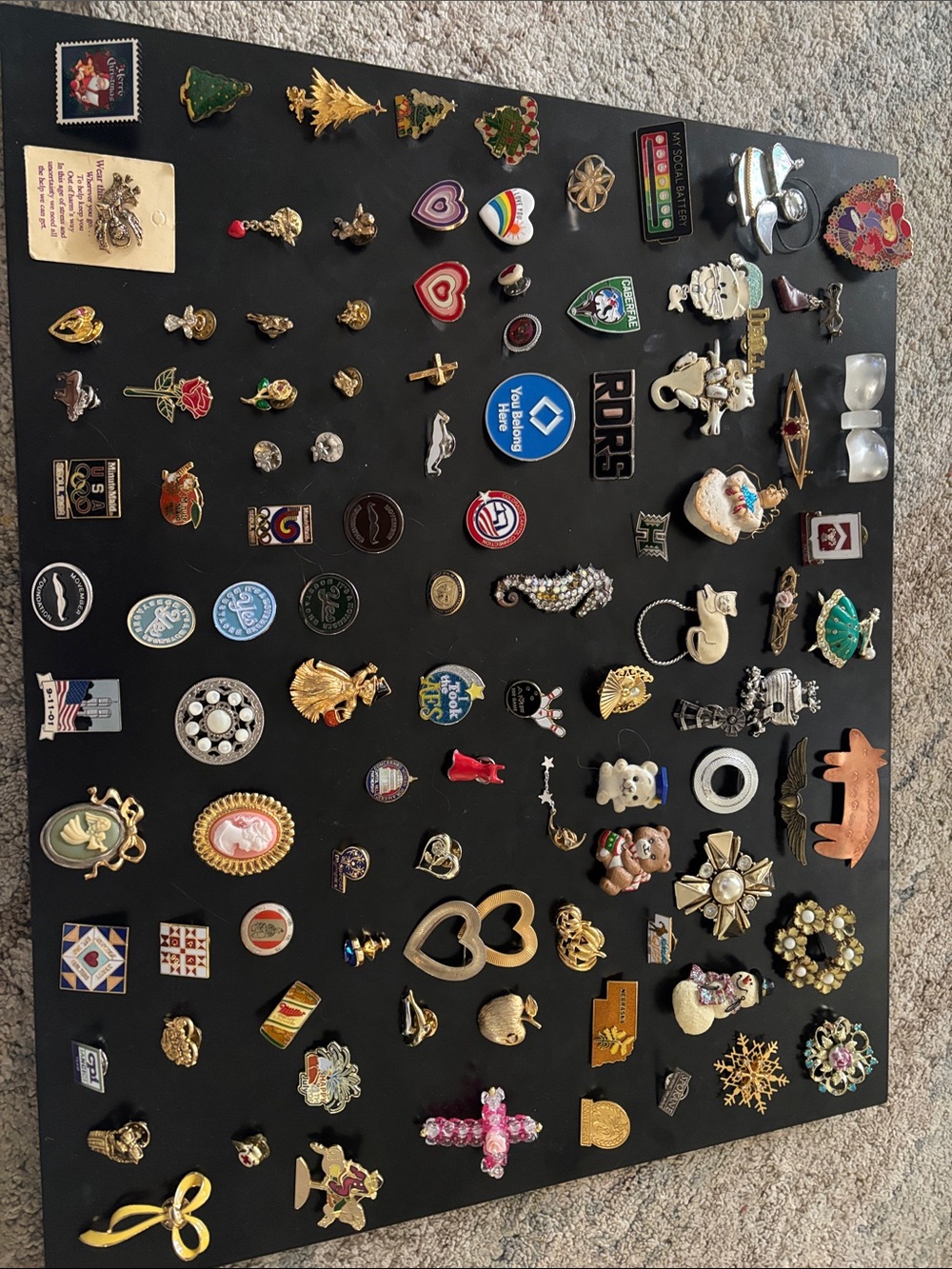104ct Assorted Vintage & Costume Pins - Gold, Silver, Red, Green, Blue